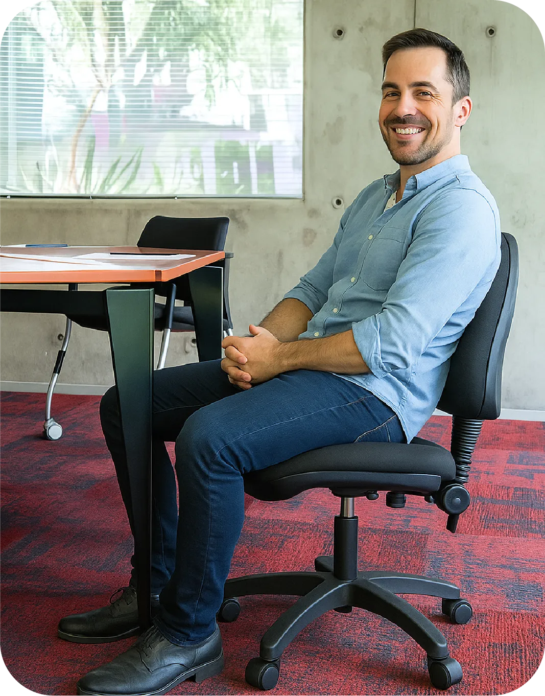 Usuario sentado en silla Ergoform